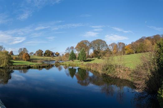 LeicestershireSTAUNTONHAROLDHolyTrinity(olivermillsCC-BY-SA2.0)3