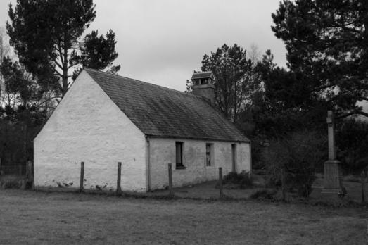 HighlandINSHInshVillageChurch(edwardmcmaihinCC-BY-SA2.0)2