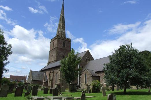 GloucestershireLYDNEYStMary(robertcuttsCC-BY-SA2.0)1