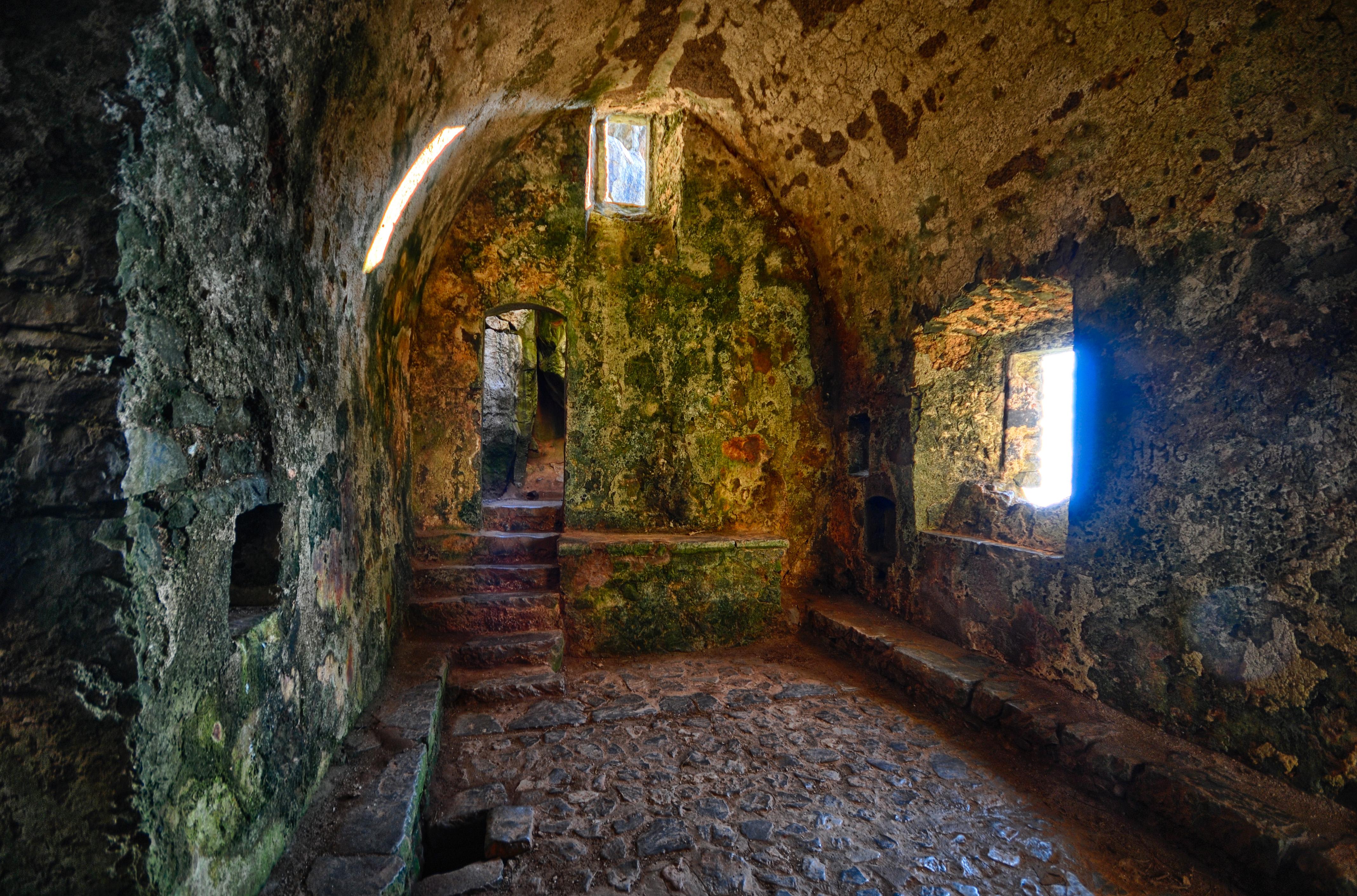 PembrokeshireBOSHERTONStGovanChapel(davidskinnerCC-BY2.0)2