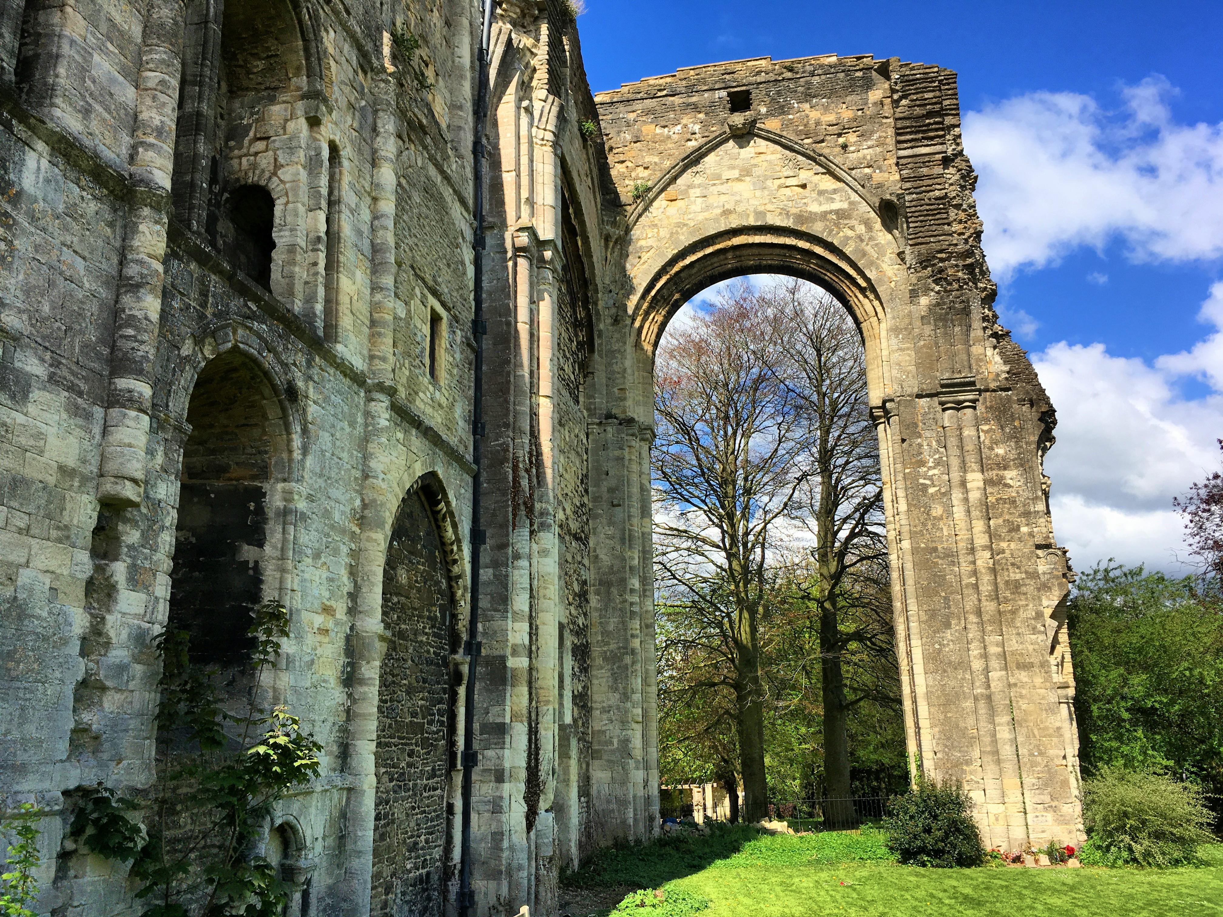 WiltshireMALMESBURYMalmesburyAbbey(timonewtonsymsCC-BY-SA2.0)1