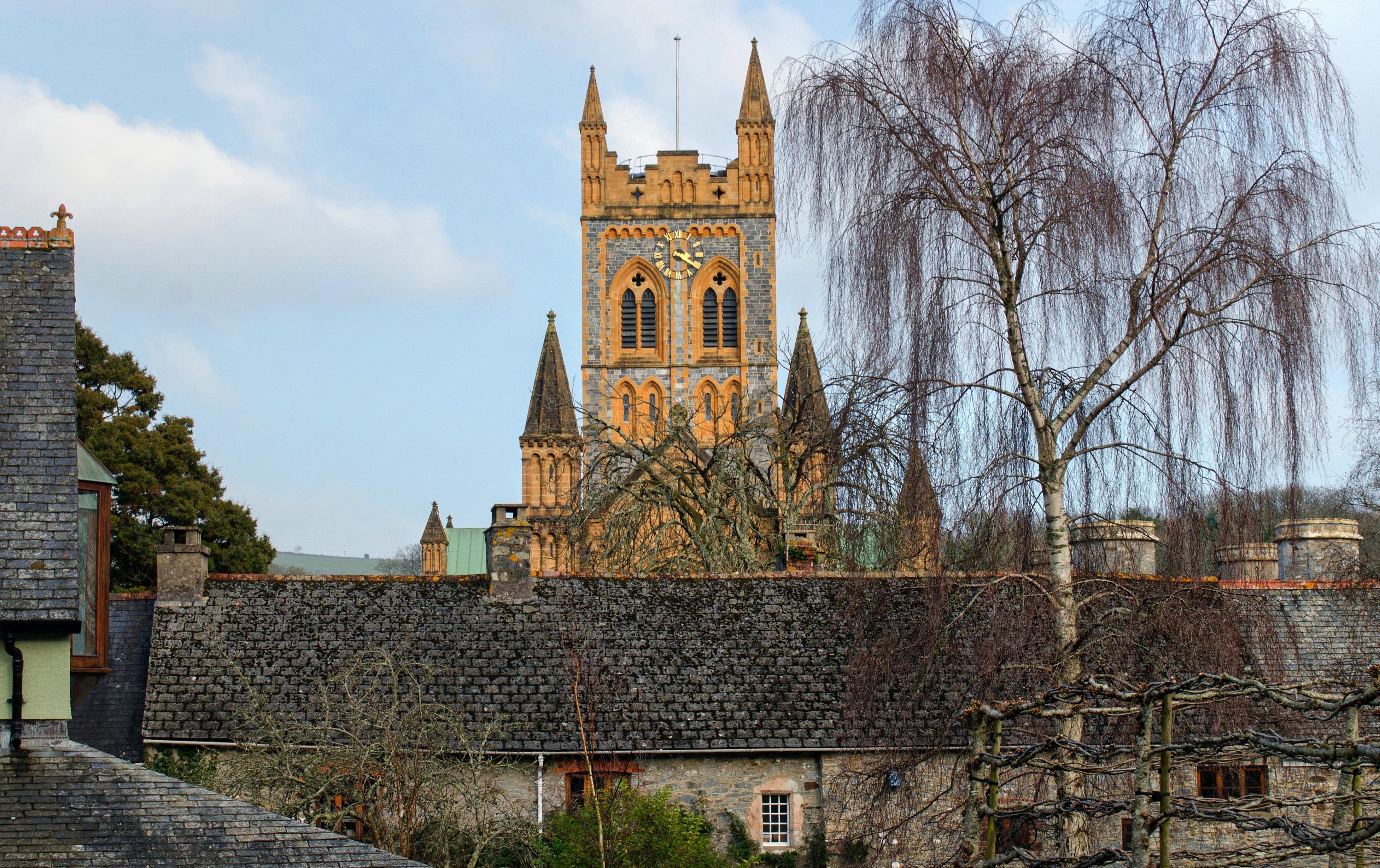 DevonBUCKFASTLEIGHBuckfastAbbey(alisondayCC-BY-SA2.0)1