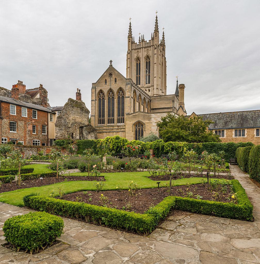 SuffolkBURYSTEDMUNDSStEdmundsburyCathedral(diliffCC-BY-SA3.0)3