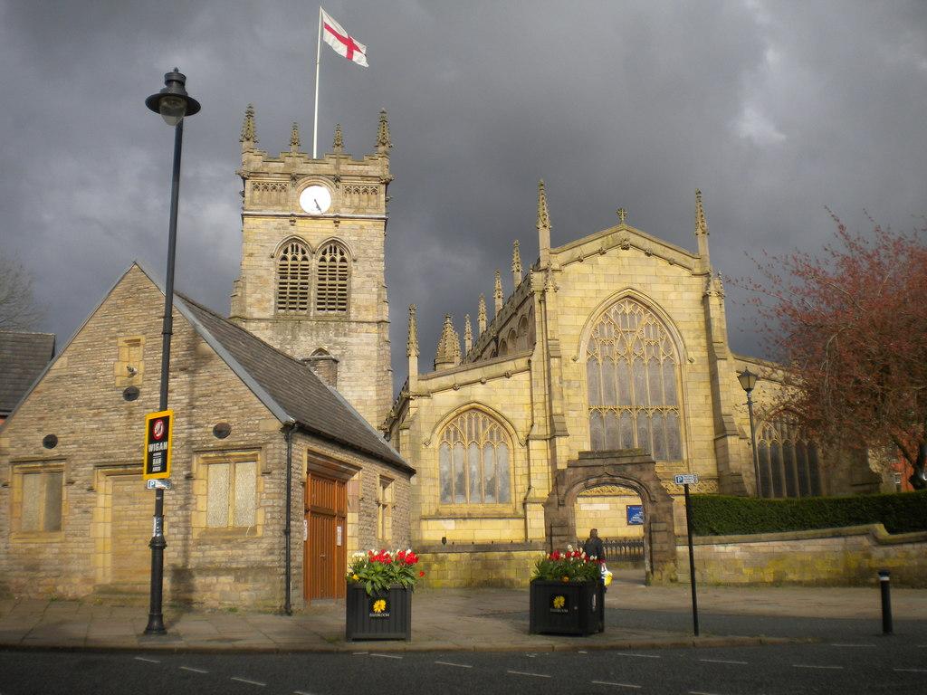 LancashireWIGANAllSaints(richardvinceCC-BY-SA2.0)1