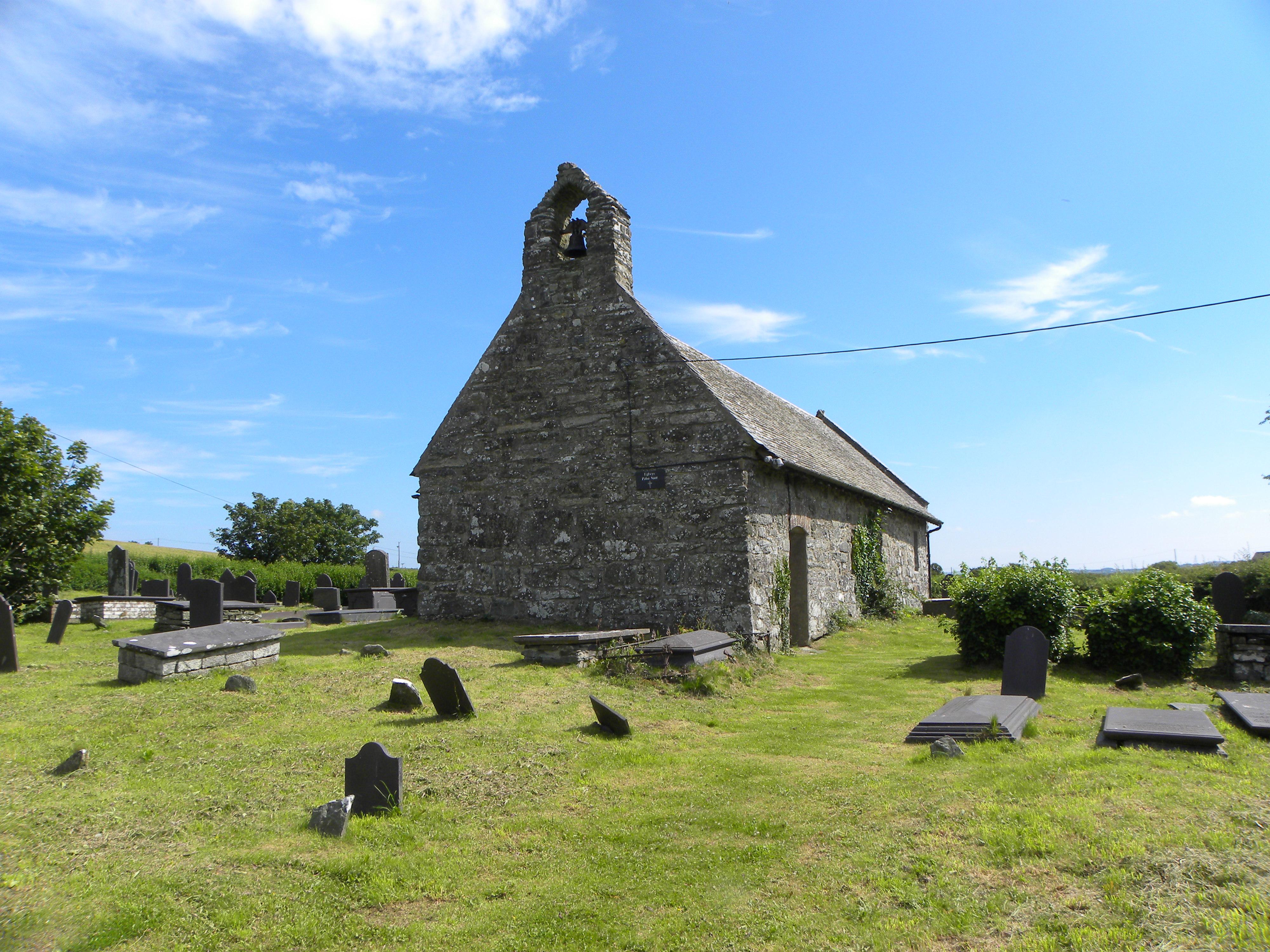 AngleseyLLANBABOStPabo(gordonhattonCC-BY-SA2.0)1