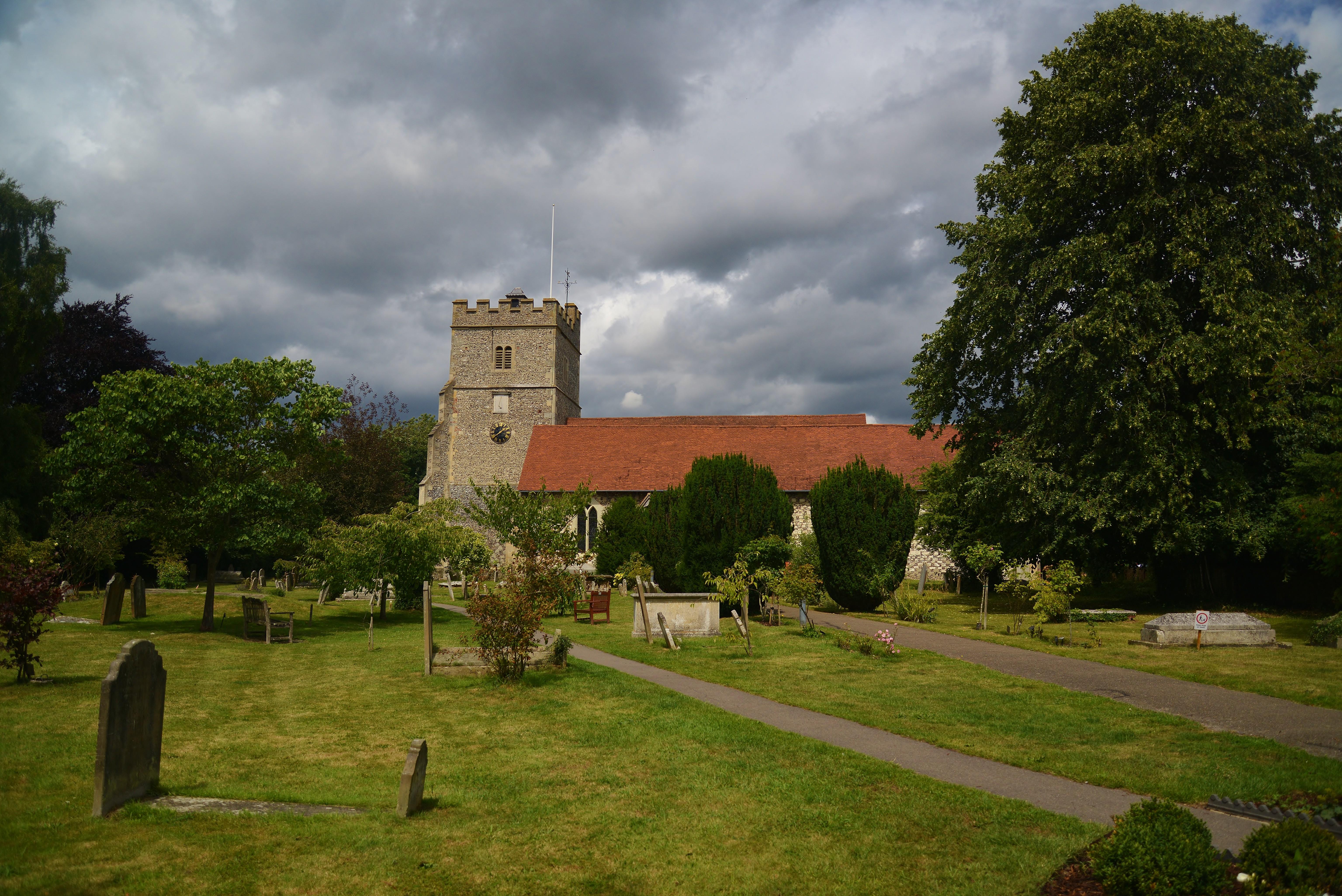 BerkshireCOOKHAMHoly rinity(barrymarshCC-BY-2.0)1