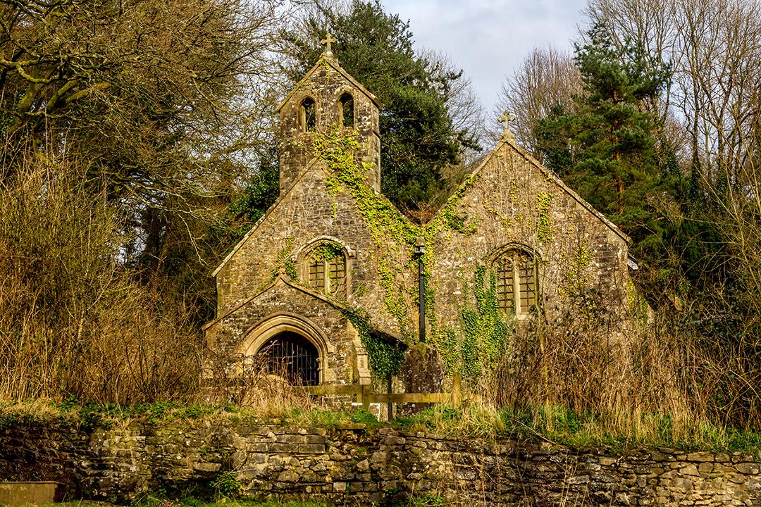 CarmarthenshireDINEFWRESTATELlandyfeisantOldChurch(©malspainPURCHASED)2