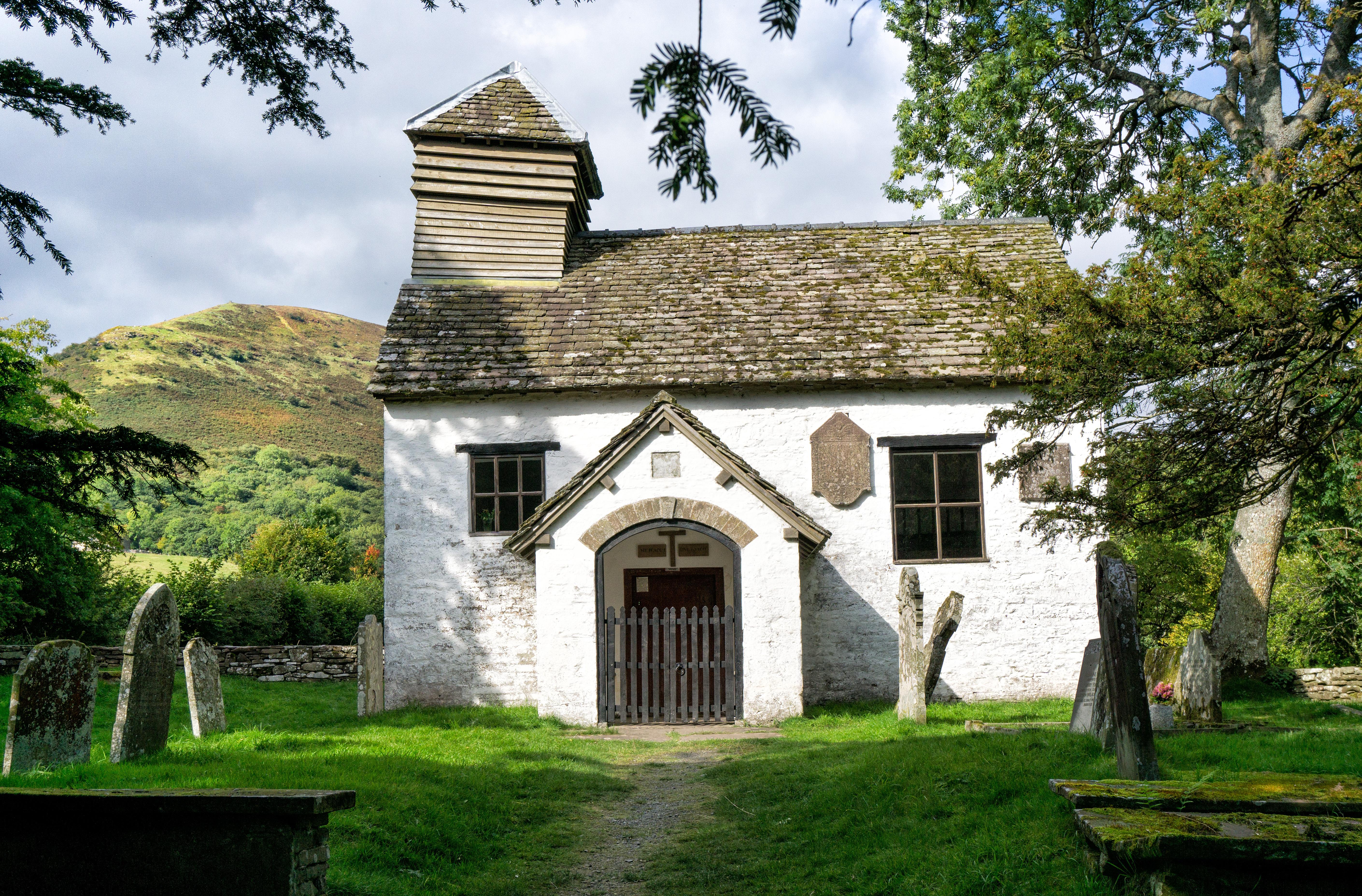 PowysCAPELYFFINStMaryVirgin(davidskinnerCC-BY-2.0)1