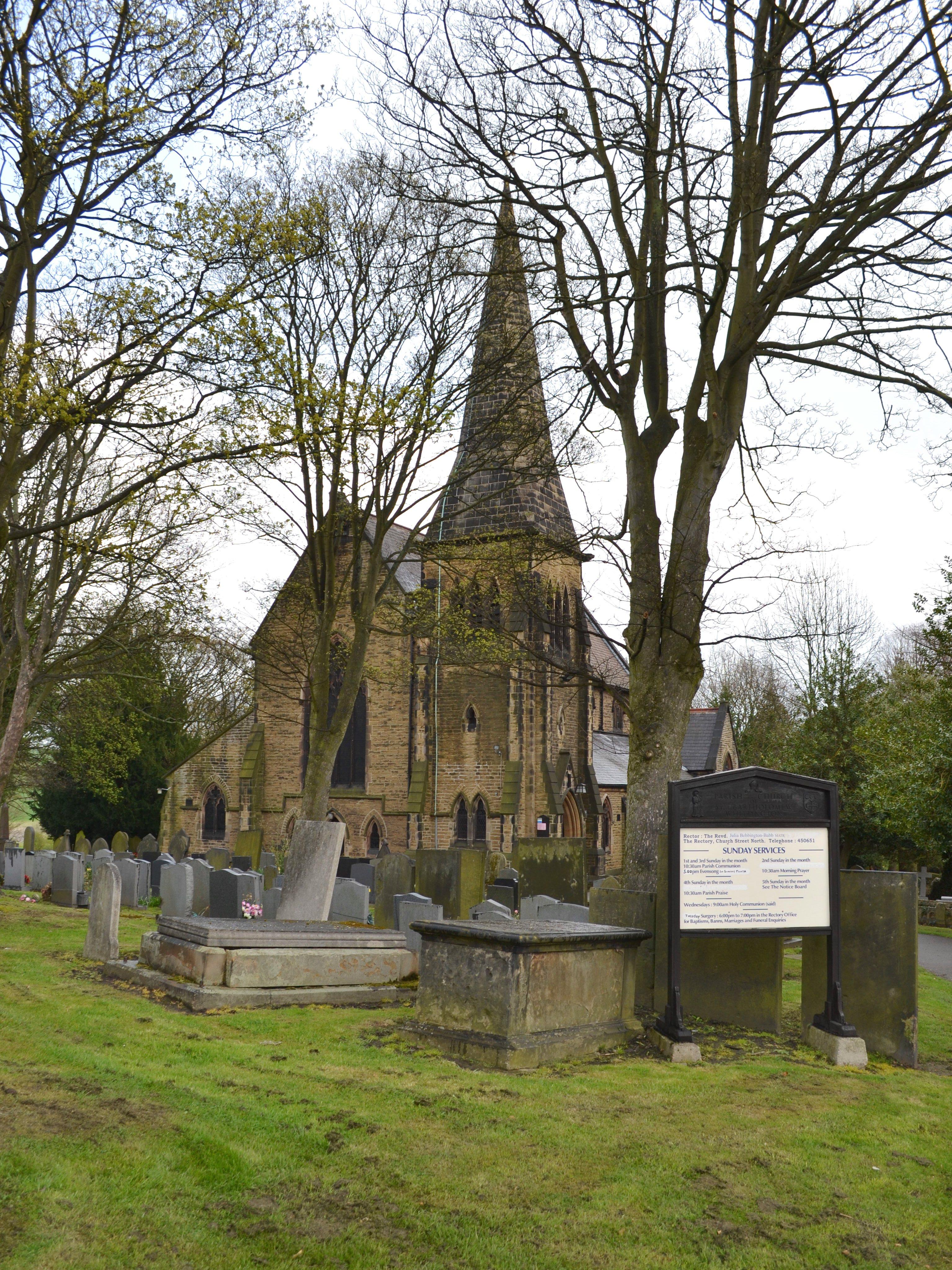 DerbyshireOLDWHITTINGTONStBartholomew(neiltheasbyCC-BY-SA2.0)1