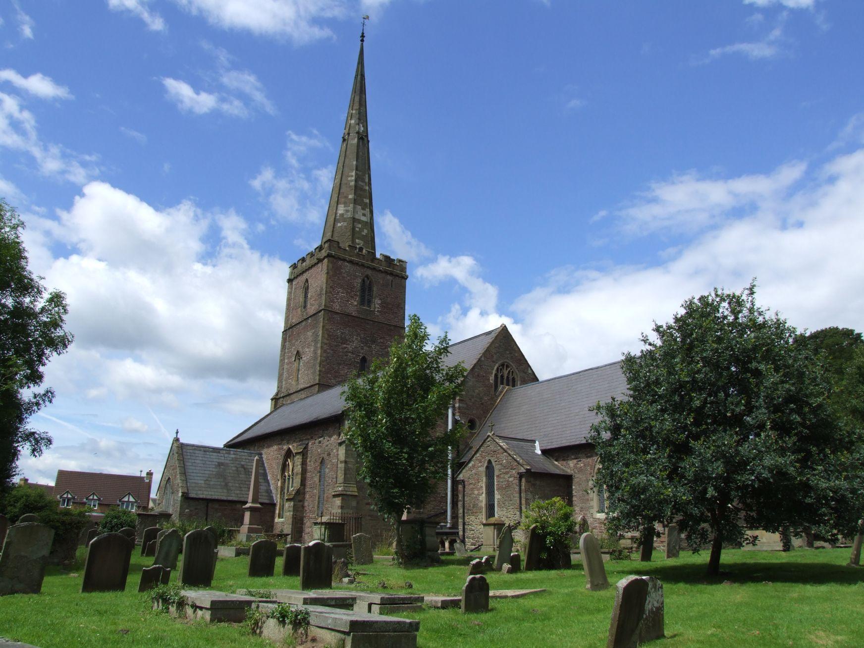 GloucestershireLYDNEYStMary(robertcuttsCC-BY-SA2.0)1