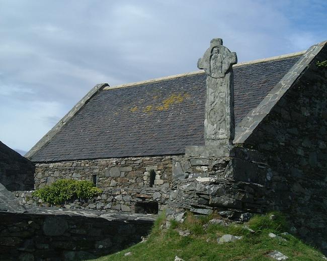 WesternIslesORONSAYOronsayPriory(nigelbrownCC-BY2.0)1